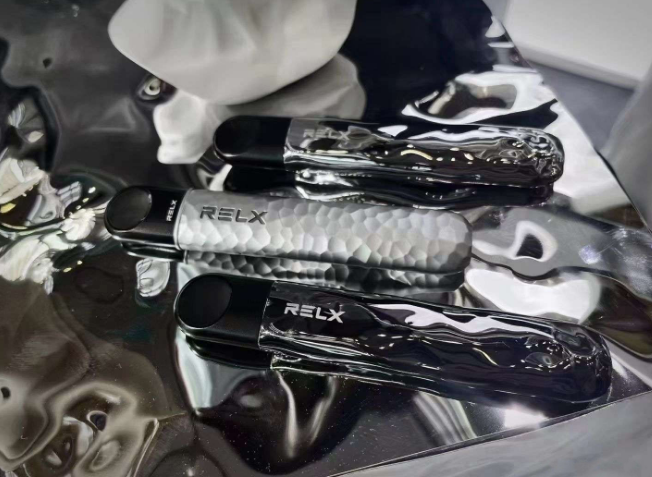 多款RELX霧化設備的外觀細節與工業設計細節展示
