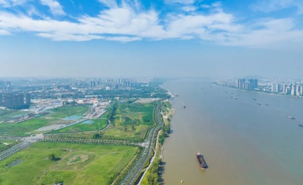 长江十年行│江苏南京：长江水里“捞”清凉，省地省钱更省心